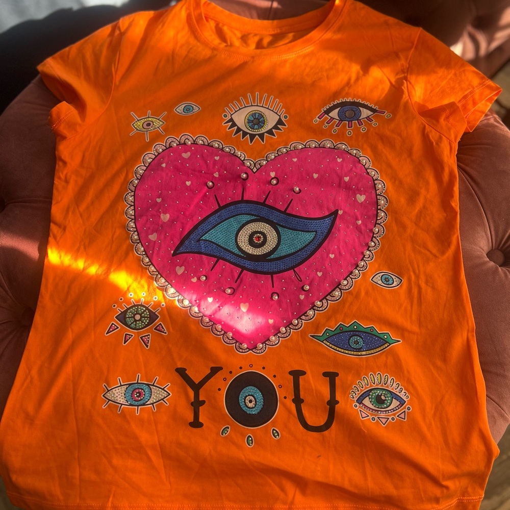 Eye-Catching Orange Tee with Pink Heart Design
